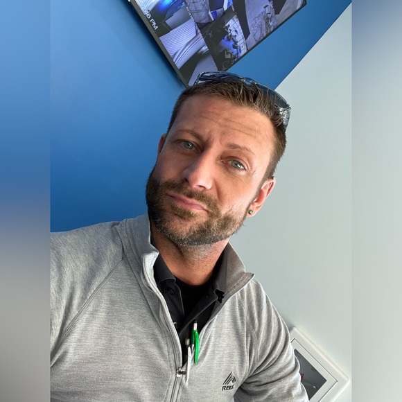 Meet your Posher, Jon - Picture 2 of 3